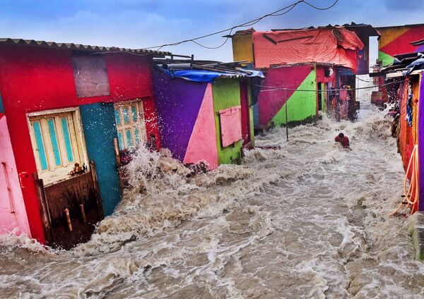 Bức ảnh Hightide enters home của nhiếp ảnh gia SL Shanth Kumar, giải nhất cuộc thi Environmental Photographer of the Year 2019 - Sputnik Việt Nam