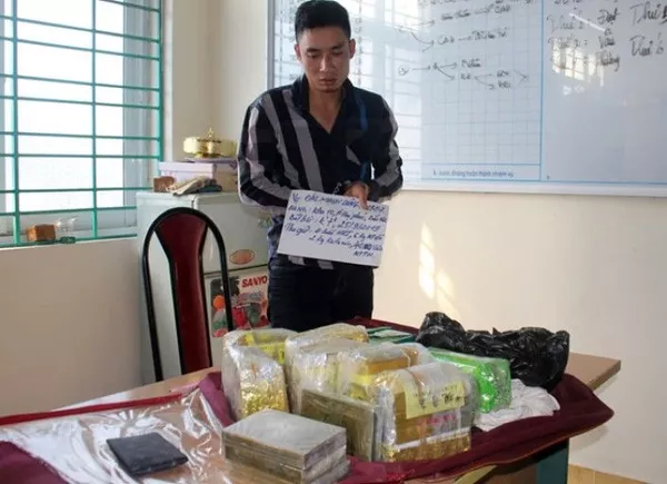 Công an Hòa Bình kiểm tra 3 ôtô phát hiện nhóm vận chuyển lượng lớn ma túy Công an Hòa Bình kiểm tra 3 ôtô phát hiện nhóm vận chuyển lượng lớn ma túy - Sputnik Việt Nam
