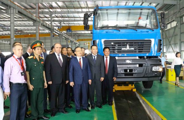 Tại Việt Nam khai trương nhà máy lắp ráp xe tải được xây dựng theo thuật phong thủy - Sputnik Việt Nam