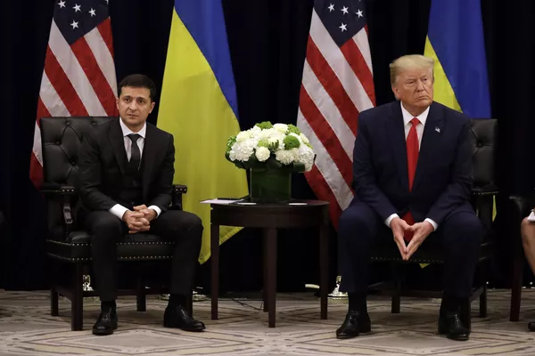 Tổng thống Ukraina Vladimir Zelensky trong cuộc gặp với Tổng thống Mỹ Donald Trump tại New York Tổng thống Ukraina Vladimir Zelensky trong cuộc gặp với Tổng thống Mỹ Donald Trump tại New York - Sputnik Việt Nam