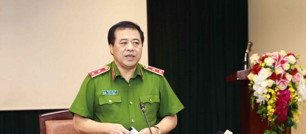 Trung tướng Phạm Văn Các, Cục trưởng Cục Cảnh sát điều tra tội phạm về ma tuý thông tin cho các phóng viên về chuyên án 626T triệt phá đường dây sản xuất trái phép chất ma tuý. - Sputnik Việt Nam
