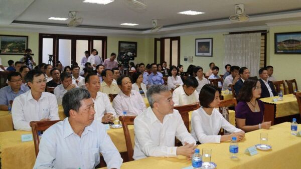 Nguyễn Thị Kim Ngân hội thăm Đại sứ quán Việt Nam tại Lào Nguyễn Thị Kim Ngân hội thăm Đại sứ quán Việt Nam tại Lào - Sputnik Việt Nam