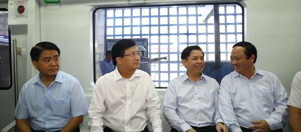 Đoàn công tác đi thử tàu trên tuyến đường sắt đô thị Cát Linh - Hà Đông. - Sputnik Việt Nam