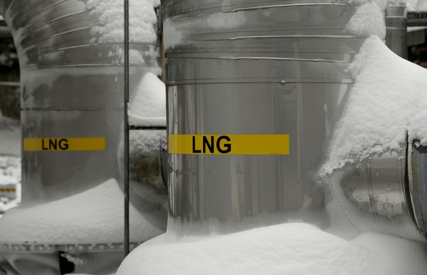 Tại sao châu Âu và châu Á từ bỏ khí đốt hóa lỏng LNG từ Mỹ? - Sputnik Việt Nam