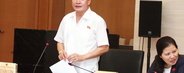 Đại biểu Quốc hội Bùi Văn Cường phát biểu.  - Sputnik Việt Nam