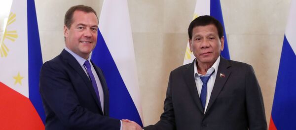 Thủ tướng Nga Dmitry Medvedev và Tổng thống Philippines Rodrigo Duterte - Sputnik Việt Nam