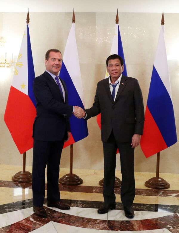 Ông Duterte mời Nga đầu tư vào lĩnh vực vận tải của Philippines Ông Duterte mời Nga đầu tư vào lĩnh vực vận tải của Philippines - Sputnik Việt Nam