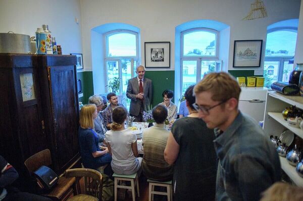 Du lịch thăm quá khứ Liên Xô: Quán bánh nướng, căn hộ tập thể và Đội Thiếu niên Tiền phong - Sputnik Việt Nam