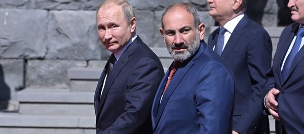 Президент РФ Владимир Путин, премьер-министр Армении Никол Пашинян, председатель коллегии ЕЭК Тигран Саркисян и президент Белоруссии Александр Лукашенко перед церемонией совместного фотографирования глав делегаций государств-участников ВЕЭС в Ереване - Sputnik Việt Nam