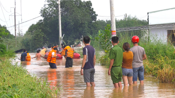 Lũ lớn nhất trong 10 năm ở Bình Phước Lũ lớn nhất trong 10 năm ở Bình Phước - Sputnik Việt Nam
