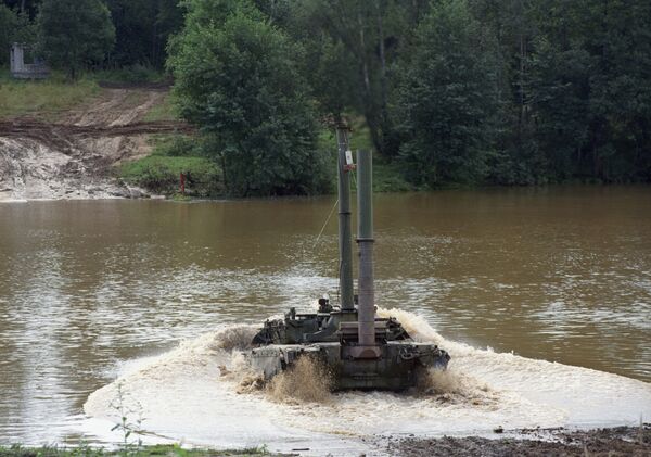 Xe bọc thép không chìm: xe tăng đi ngầm dưới nước như thế nào? - Sputnik Việt Nam