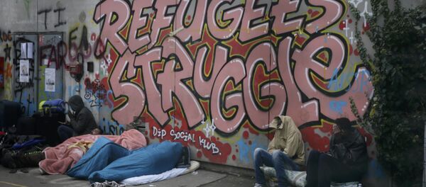 Di dân trên đường phố Paris Di dân trên đường phố Paris - Sputnik Việt Nam