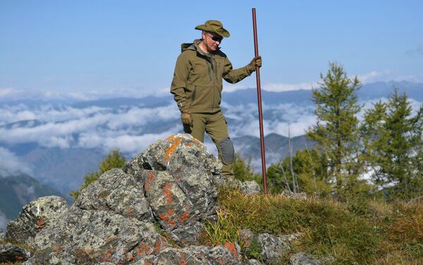 Tổng thống Liên bang Nga Vladimir Putin tại rừng taiga ở Siberia - Sputnik Việt Nam