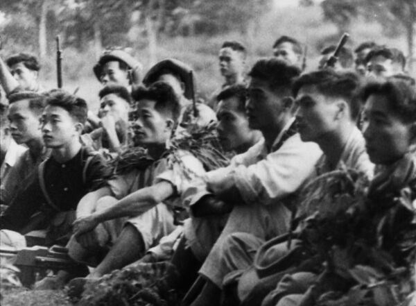 Những người Nga chứng kiến cảnh đoàn quân giải phóng tiến về Hà Nội  - Sputnik Việt Nam