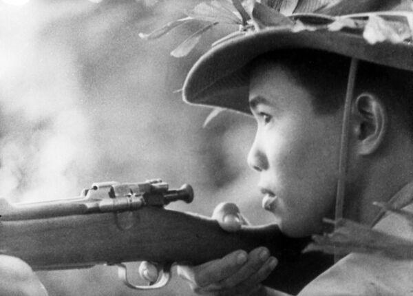 Những người Nga chứng kiến cảnh đoàn quân giải phóng tiến về Hà Nội  - Sputnik Việt Nam