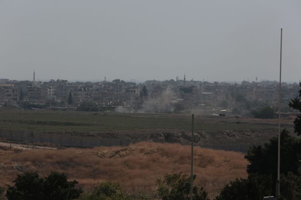 Đốt lốp xe ở biên giới Syria để giảm tầm nhìn của máy bay Thổ Nhĩ Kỳ - Sputnik Việt Nam