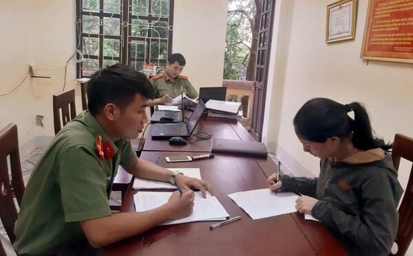 Nghệ An: Một phụ nữ bị phạt 2,5 triệu vì đăng thông tin giả về lợn bị trộm đào lên từ nghĩa trang Nghệ An: Một phụ nữ bị phạt 2,5 triệu vì đăng thông tin giả về lợn bị trộm đào lên từ nghĩa trang - Sputnik Việt Nam