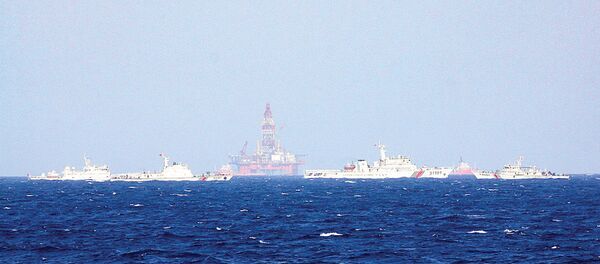 Trung Quốc đã đưa nhiều tàu hộ tống để bảo vệ giàn khoan Hải Dương 981.  - Sputnik Việt Nam