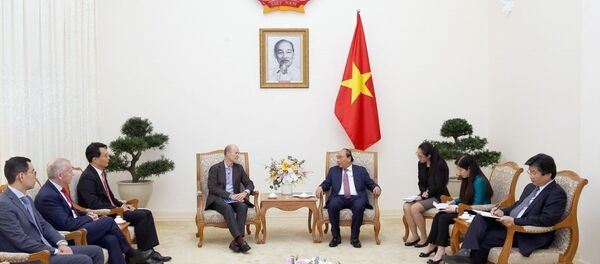 Thủ tướng Nguyễn Xuân Phúc tiếp ông Steve Bates và các doanh nghiệp đầu tư vào Việt Nam. - Sputnik Việt Nam