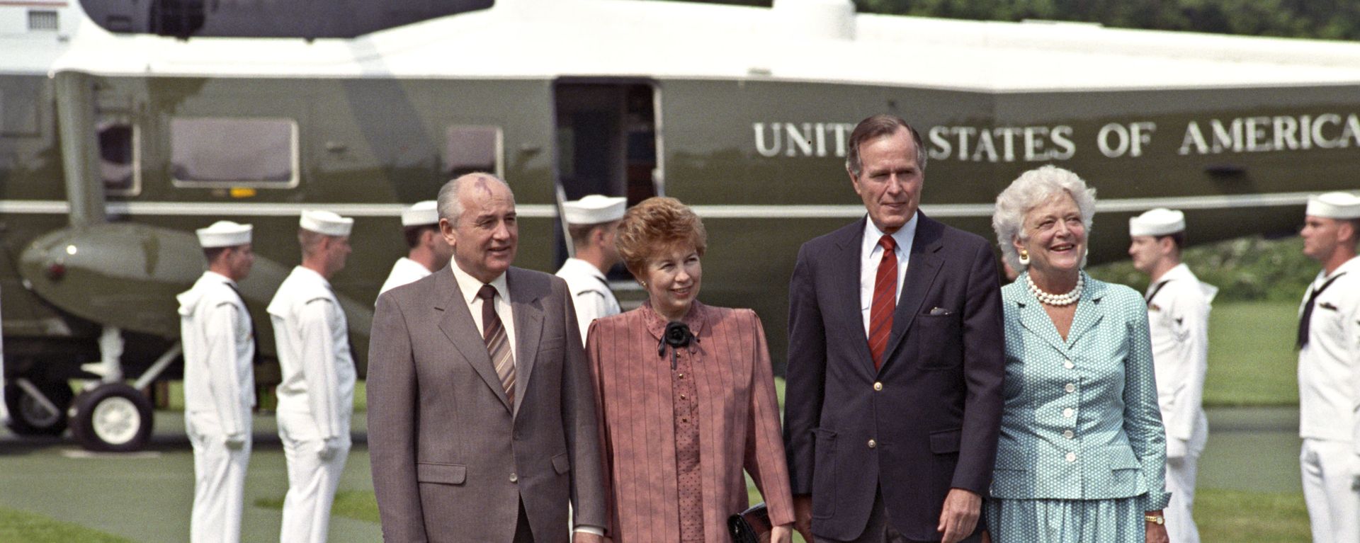 Tổng Bí thư Đảng Cộng sản Liên Xô Mikhail Gorbachev cùng với vợ Raisa và Tổng thống Mỹ George W. Bush và phu nhân Barbara  - Sputnik Việt Nam, 1920, 27.07.2026