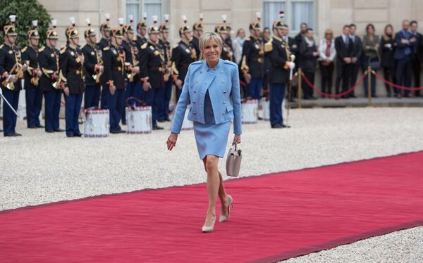 Tiết chế hay cầu kỳ: bí quyết chọn trang phục của các bà đệ nhất phu nhân Tiết chế hay cầu kỳ: bí quyết chọn trang phục của các bà đệ nhất phu nhân - Sputnik Việt Nam