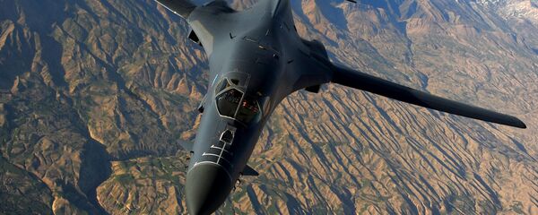 Máy bay ném bom Mỹ Rockwell B-1B Lancer Máy bay ném bom Mỹ Rockwell B-1B Lancer - Sputnik Việt Nam