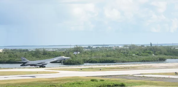 Máy bay ném bom Mỹ B-1 Mỹ thua sút những gì so với Tu-160 của Nga Máy bay ném bom Mỹ B-1 Mỹ thua sút những gì so với Tu-160 của Nga - Sputnik Việt Nam