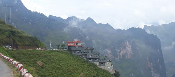 Nhà nghỉ, nhà hàng Panorama Mã Pì Lèng. - Sputnik Việt Nam