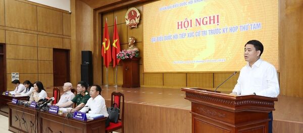  Đồng chí Nguyễn Đức Chung, Ủy viên Trung ương Đảng, Chủ tịch Ủy ban nhân dân thành phố Hà Nội phát biểu tại buổi tiếp xúc cử tri quận Ba Đình, Hoàn Kiếm và Tây Hồ.  - Sputnik Việt Nam