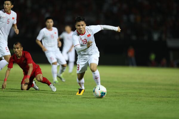 Quang Hải hay Chanathip Songkrasin: ai là cầu thủ xuất sắc nhất Ðông Nam Á? - Sputnik Việt Nam