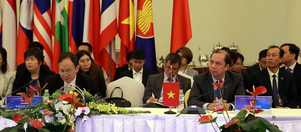 Thứ trưởng Bộ Ngoại giao Nguyễn Quốc Dũng, Trưởng SOM ASEAN-Việt Nam dẫn đầu đoàn Việt Nam tham dự Hội nghị. - Sputnik Việt Nam