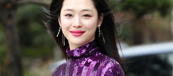 Nữ ca sĩ Sulli - Sputnik Việt Nam