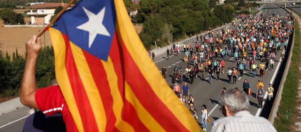 Những người biểu tình ở Catalonia. - Sputnik Việt Nam
