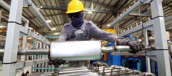 Trong ảnh: Dây chuyền sản xuất của Công ty TNHH sản xuất ống xả ô tô THACO tại Khu kinh tế mở Chu Lai (Quảng Nam) – một trong những khu kinh tế thu hút đầu tư lớn của khu vực miền Trung - Sputnik Việt Nam
