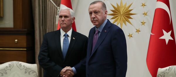 Tổng thống Erdogan và Phó Tổng thống Hoa Kỳ Mike Pence. - Sputnik Việt Nam