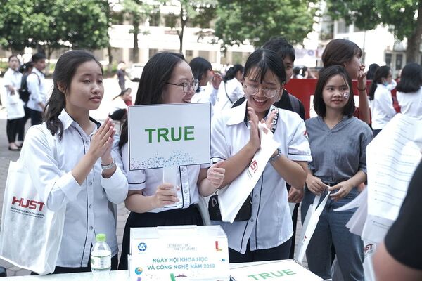 Hơn một ngàn người tham dự Ngày hội Khoa học và Công nghệ tại Hà Nội Hơn một ngàn người tham dự Ngày hội Khoa học và Công nghệ tại Hà Nội - Sputnik Việt Nam