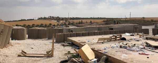 Binh lính Hoa Kỳ khi rời khỏi căn cứ Dadat ở miền bắc Syria đã để lại tài liệu, ổ cứng và các vật dụng cá nhân. Binh lính Hoa Kỳ khi rời khỏi căn cứ Dadat ở miền bắc Syria đã để lại tài liệu, ổ cứng và các vật dụng cá nhân. - Sputnik Việt Nam