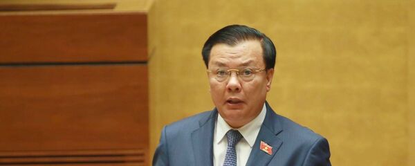 Bộ trưởng Bộ Tài chính Đinh Tiến Dũng, thừa ủy quyền của Thủ tướng Chính phủ trình bày Báo cáo về tình hình thực hiện ngân sách nhà nước năm 2019, dự toán ngân sách nhà nước và phân bổ ngân sách trung ương năm 2020 (trong đó có nội dung về việc bổ sung dự toán ngân sách nhà nước năm 2019 (vốn ngoài nước) cho 02 tỉnh Hà Tĩnh, Quảng Bình và vốn viện trợ không hoàn lại của Chính phủ Ireland cho các xã đặc biệt khó khăn thuộc Chương trình 135). - Sputnik Việt Nam