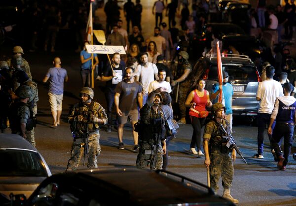 Biểu tình ở Lebanon nhìn từ hai phía: dẫn đến hỗn loạn hay “một thế kỷ mới tốt đẹp”? - Sputnik Việt Nam