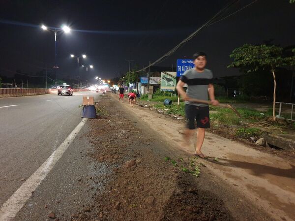 Bình Dương: đường đầy dầu nhớt khiến nhiều xe bị ngã - Sputnik Việt Nam