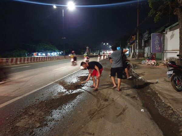 Bình Dương: đường đầy dầu nhớt khiến nhiều xe bị ngã - Sputnik Việt Nam