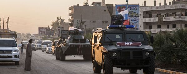 Quân cảnh Nga tuần tra thành phố Amuda, phía bắc Syria - Sputnik Việt Nam