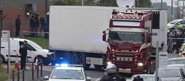 Vụ 39 thi thể trong xe container Vụ 39 thi thể trong xe container - Sputnik Việt Nam