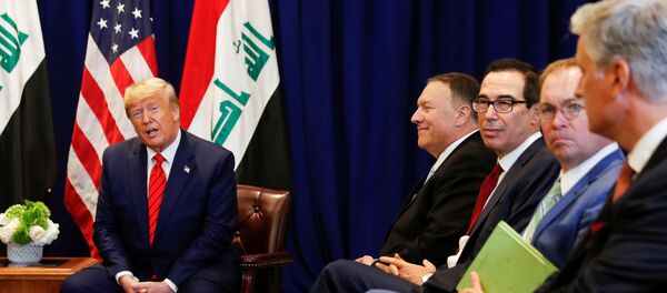 Tổng thống Hoa Kỳ Donald Trump phát biểu bên cạnh các thành viên của phái đoàn Hoa Kỳ - Sputnik Việt Nam