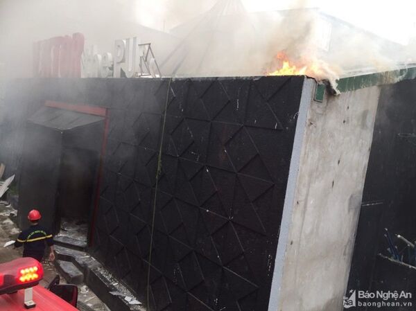 Vụ cháy xảy ra trong quán bar ở trung tâm TP. Vinh - Sputnik Việt Nam