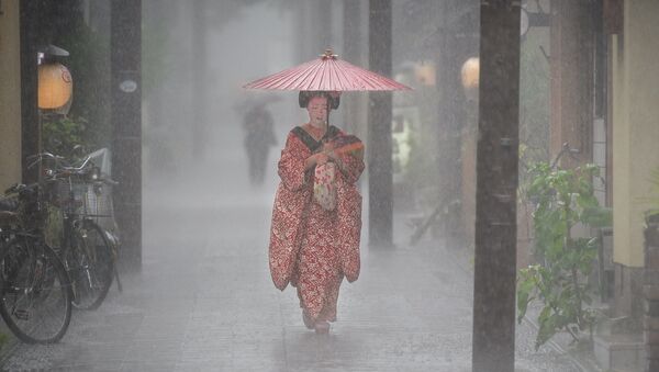 Với bức ảnh “Pouring down” (Nước đổ) nhiếp ảnh gia Patrick Hochner, lọt vào vòng chung kết của cuộc thi Weather Photographer of the Year 2019  - Sputnik Việt Nam