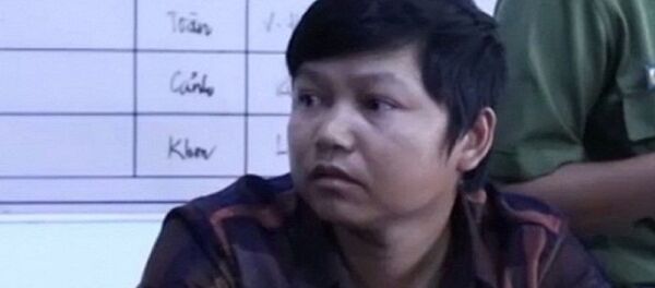 Nguyễn Khắc Trọng, 1 trong 3 đối tượng nằm trong đường dây đưa người ra nước ngoài rồi vượt biên vào Mỹ tại cơ quan điều tra. Nguyễn Khắc Trọng, 1 trong 3 đối tượng nằm trong đường dây đưa người ra nước ngoài rồi vượt biên vào Mỹ tại cơ quan điều tra. - Sputnik Việt Nam