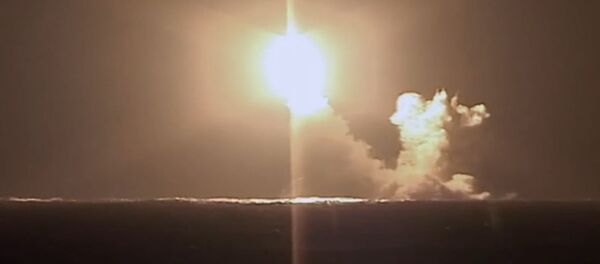 Vụ phóng tên lửa đạn đạo Bulava từ tàu tuần dương chiến lược Knyaz Vladimir Vụ phóng tên lửa đạn đạo Bulava từ tàu tuần dương chiến lược Knyaz Vladimir - Sputnik Việt Nam