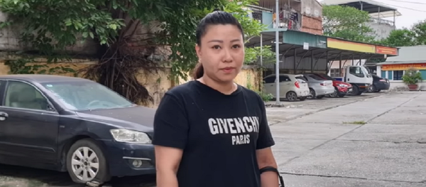 Đại úy Lê Thị Hiền bị Công an quận Đống Đa đề xuất giáng cấp bậc quân hàm sau khi làm náo loạn sân bay Tân Sơn Nhất. - Sputnik Việt Nam