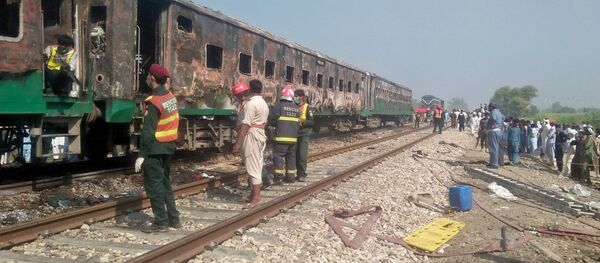 Tại Pakistan đã xảy ra hỏa hoạn trên chuyến tàu hỏa Tại Pakistan đã xảy ra hỏa hoạn trên chuyến tàu hỏa - Sputnik Việt Nam